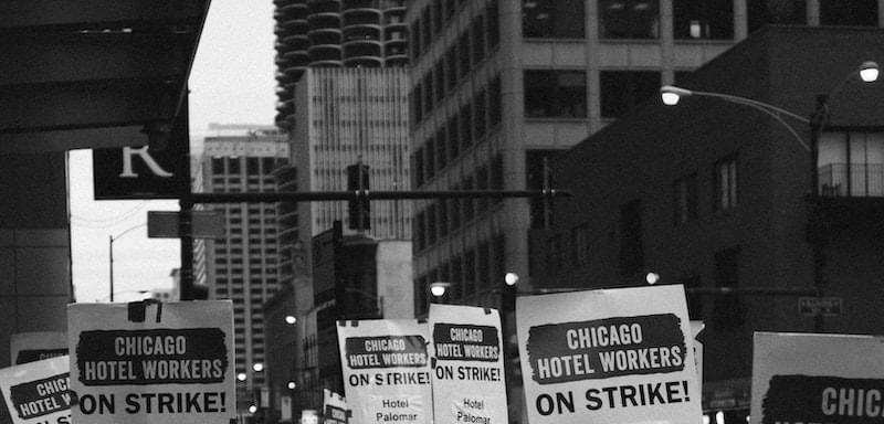 cartelli di manifestanti a Chicago