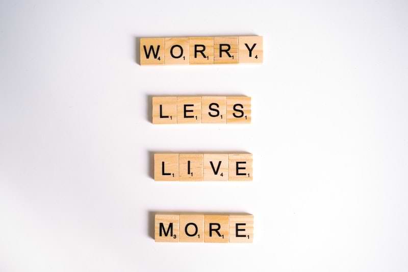 work less, live more (concetto legato alla Yolo economy)